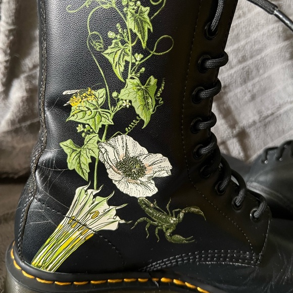 Dr. Martens 1490 ‘Wild Botanics’ *RARE* Women’s Boots - Picture 5 of 14